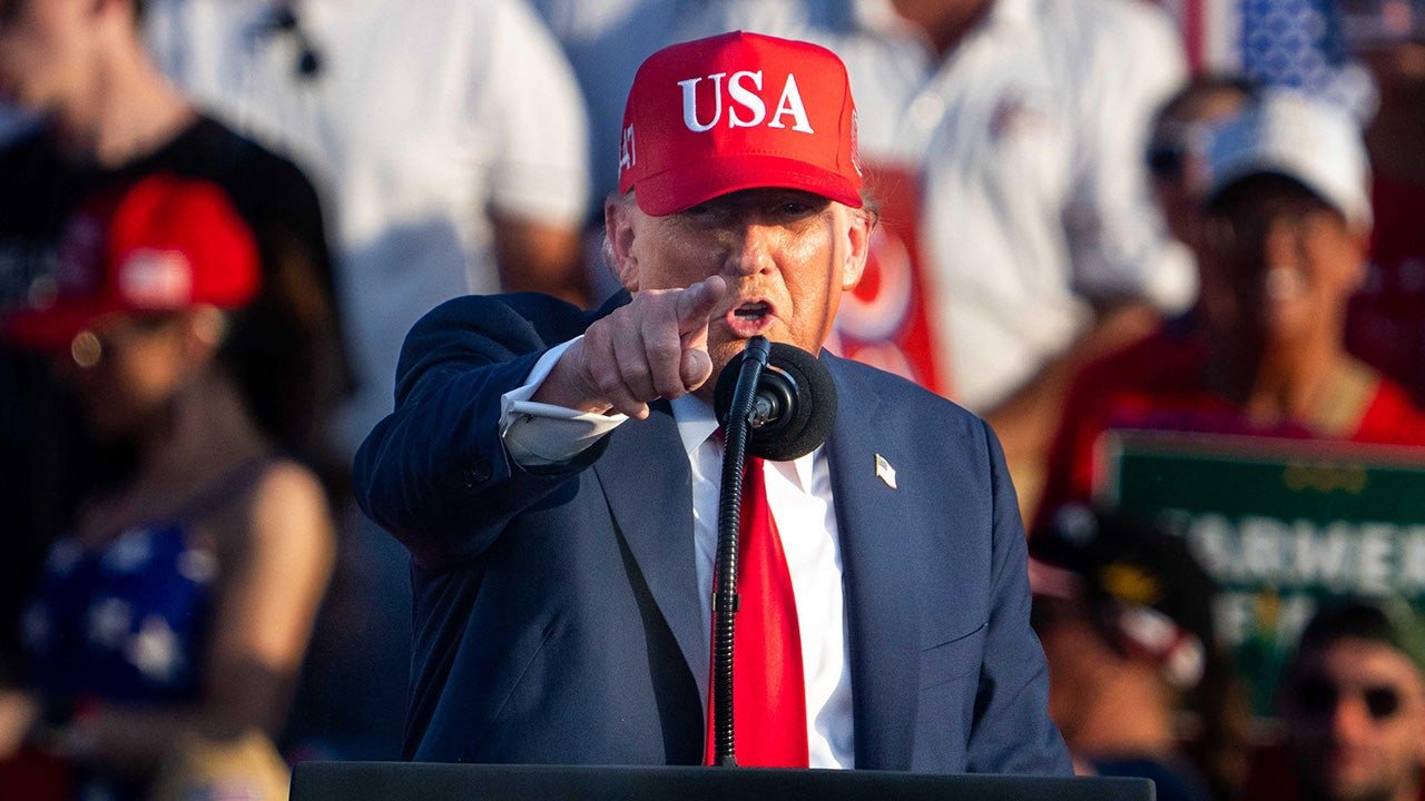 Trump says he wouldn't have changed Washington Redskins name to Commanders