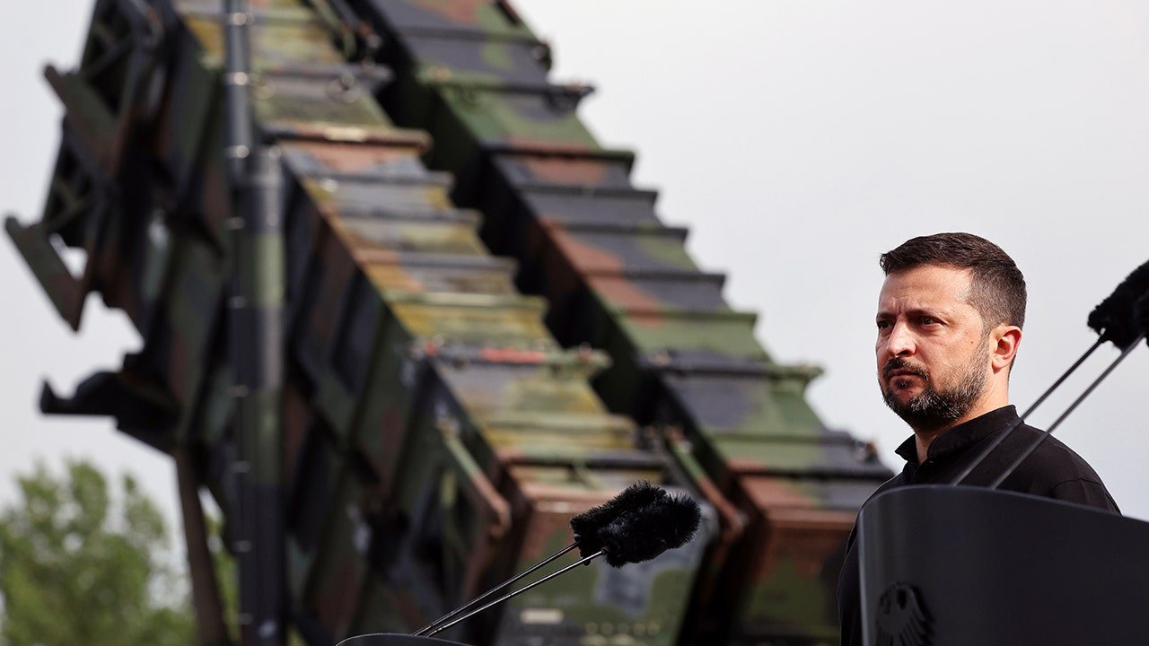 Security experts warn of Putin's 'upper hand' as US halts Ukraine defensive aid