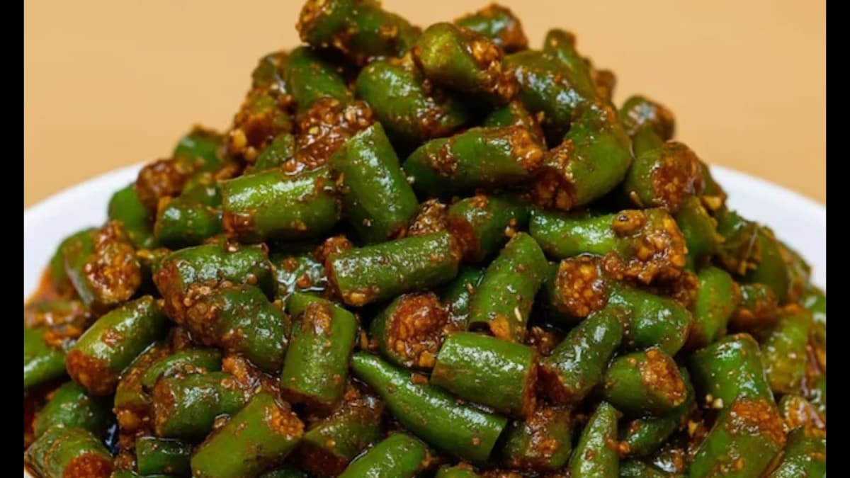 Hari Mirchi Achaar Recipe: Make Green Chilli Pickle In 10 Mins Without Sun-Drying Or Vinegar | Lifestyle News