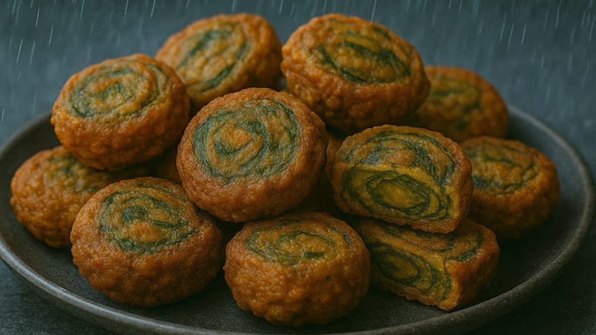 Craving Something Crunchy In The Rain? Try These Tasty And Healthy Arbi Leaf Pakoras | Lifestyle News
