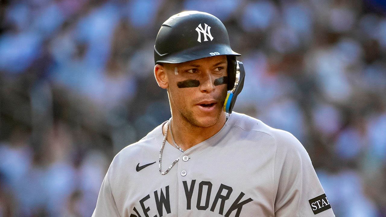 Aaron Judge suffers cut to the face after errant toss from Yankees' teammate