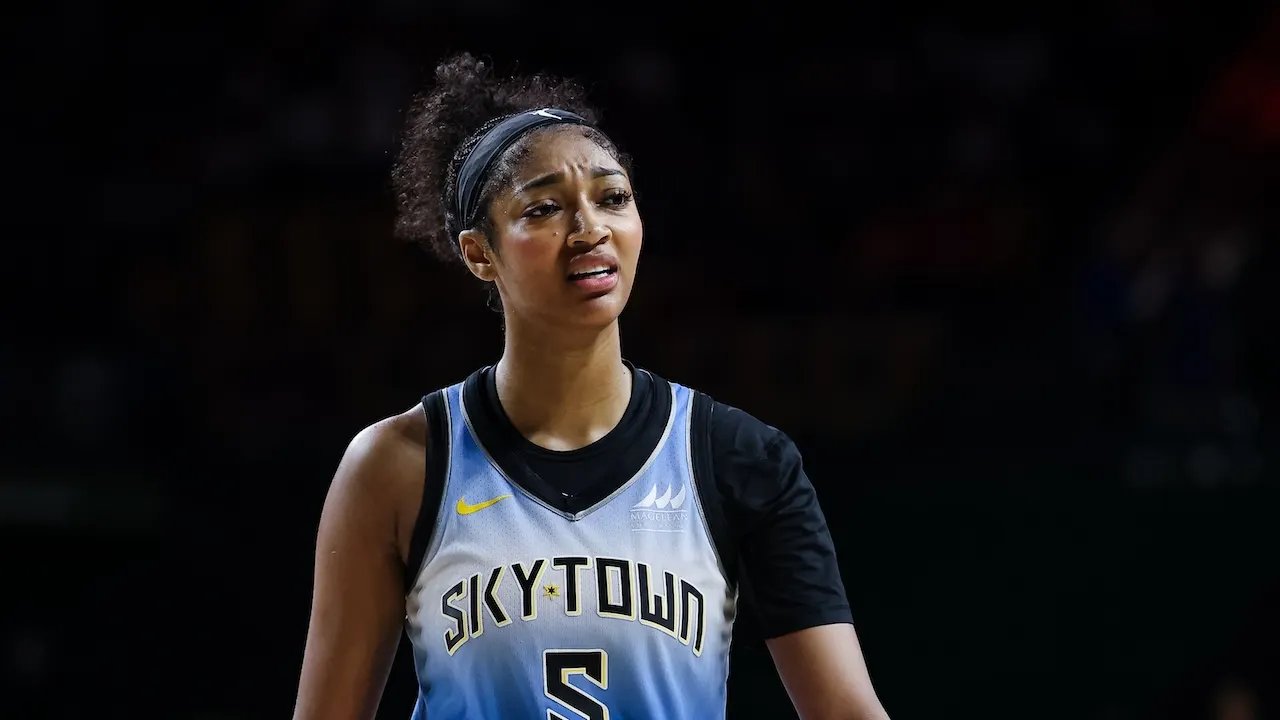 Angel Reese knocks clipboard from coach's hands during Chicago Sky loss