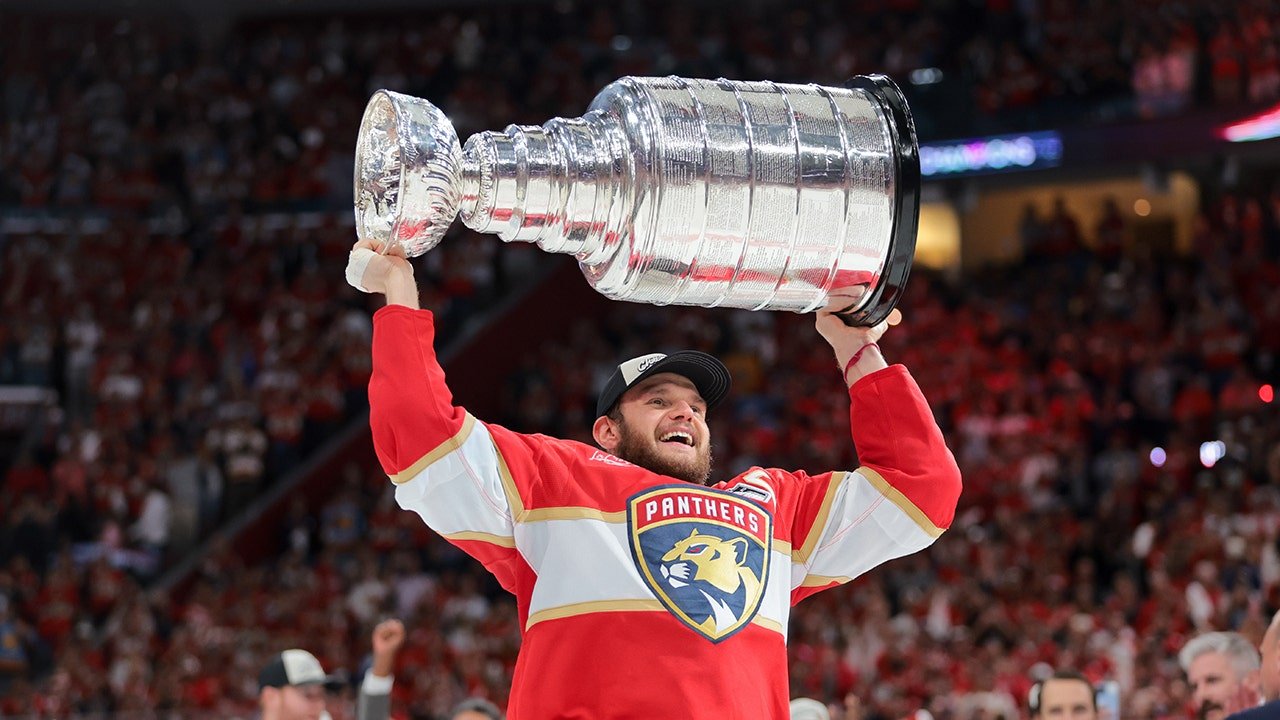 Panthers captain Aleksander Barkov discusses Stanley Cup threepeat motivation