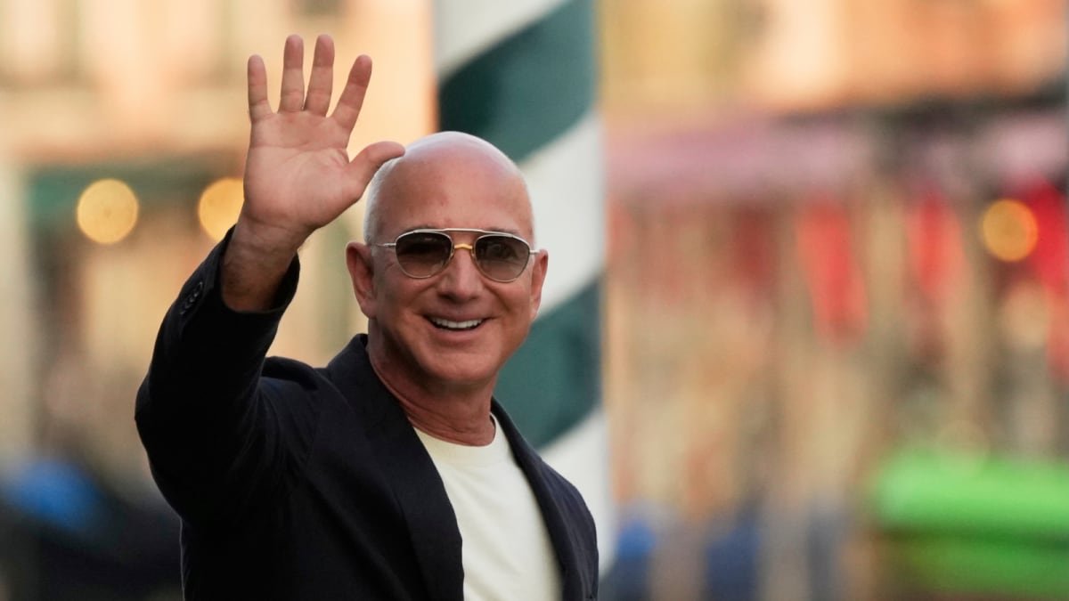 How Billionaires Do It: Jeff Bezos Wraps Up 'Brain Work' By 10am | Business News