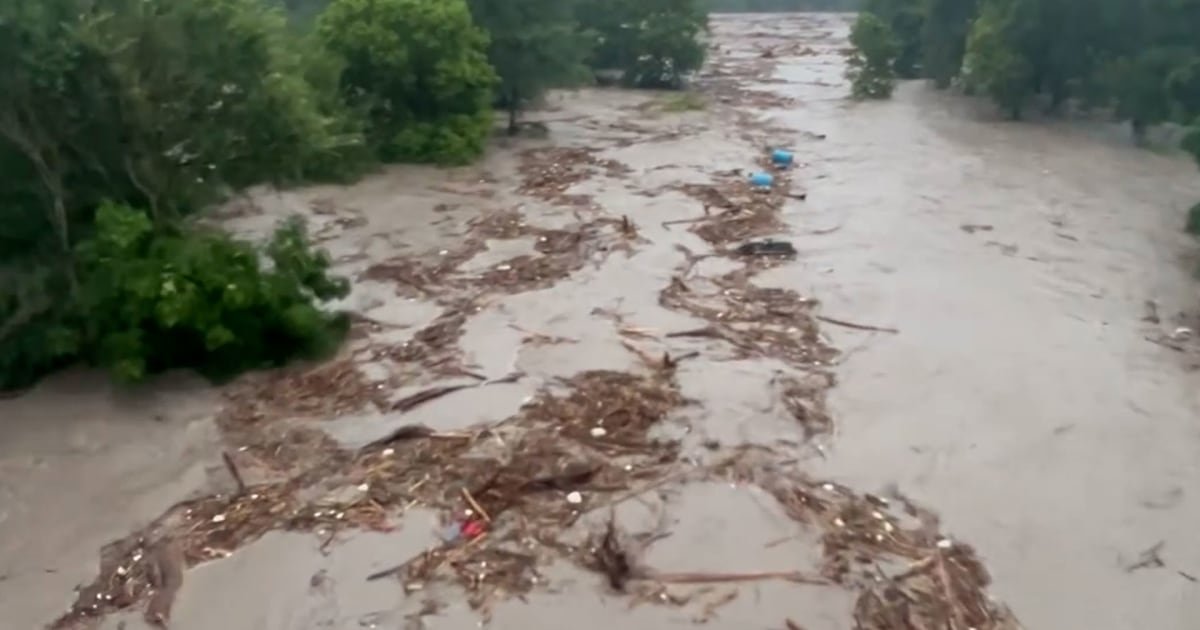 Massive 'flood wave' moves along Texas' Guadalupe River
