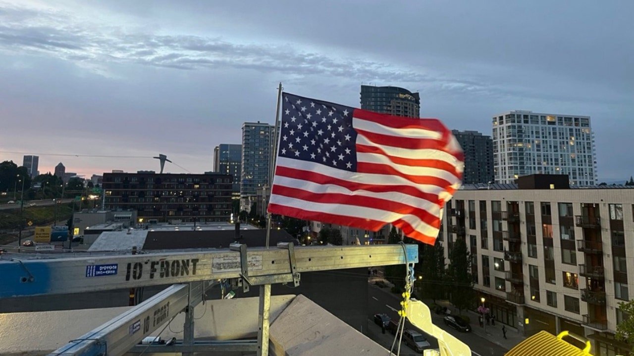 ICE officer replaces American flag burned by Portland protesters on July 4