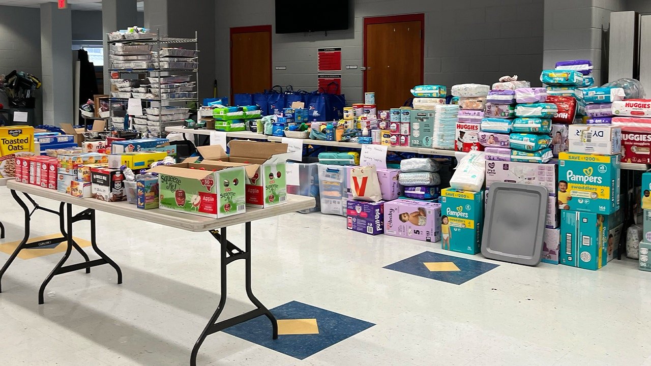 Texas community rallies as Ingram Elementary supports flood victims