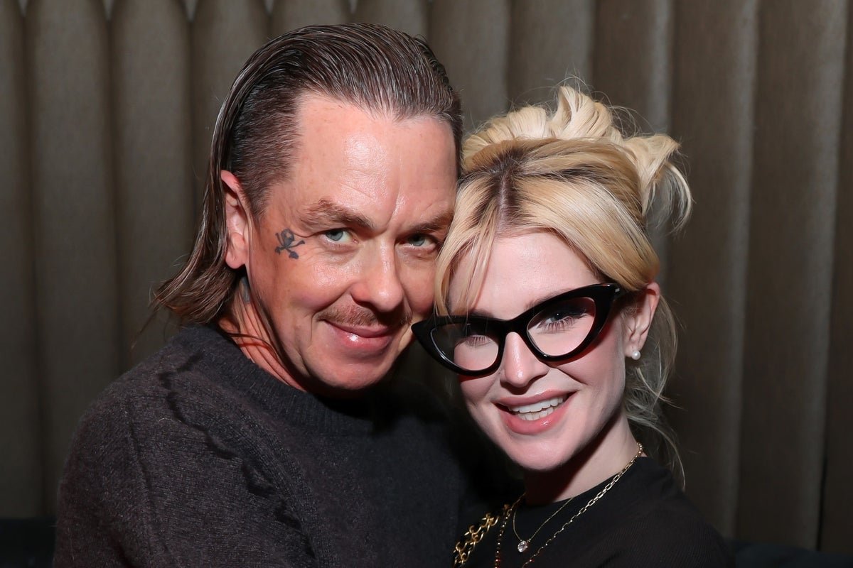 Kelly Osbourne gets engaged to Sid Wilson during her dad Ozzy’s final Black Sabbath show