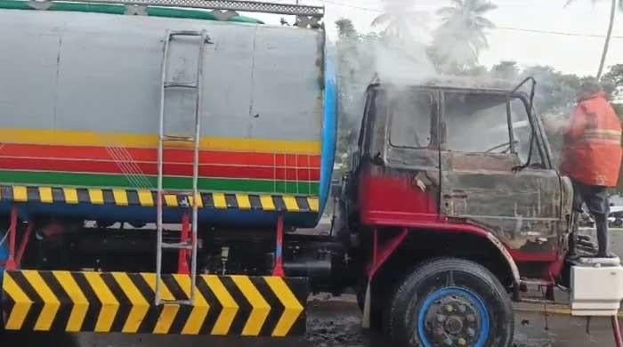Water tanker collision kills motorcyclist in Karachi
