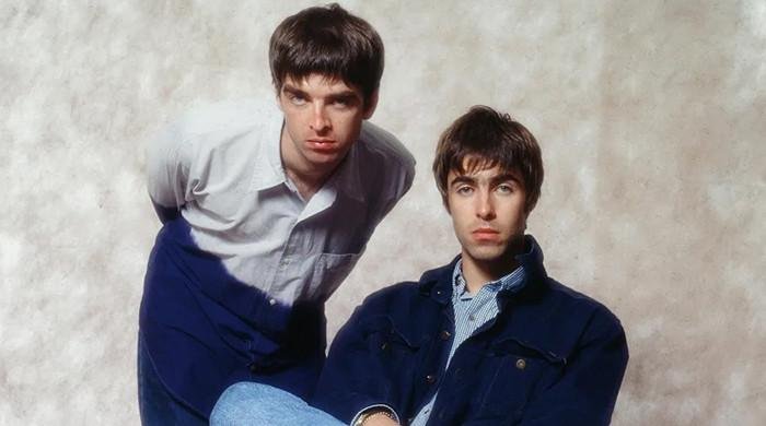 Oasis receive The Spice Girls, Robbie Williams support for first live show