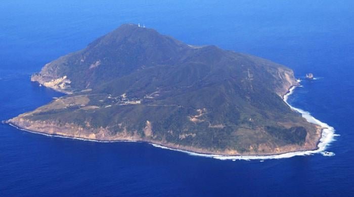 Dozens leave Japan islands after nearly 1,600 quakes