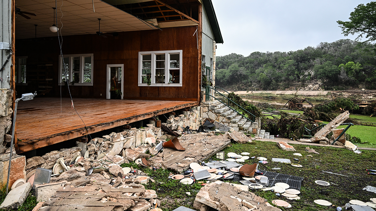 Teen describes surviving Camp Mystic flood disaster in Central Texas