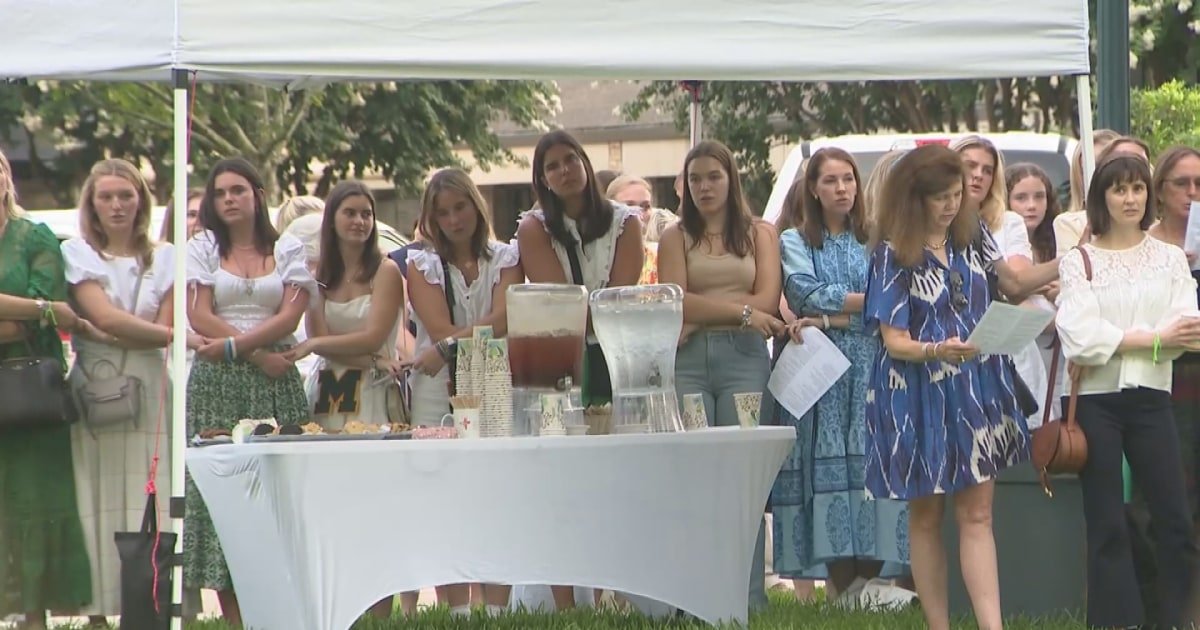 Camp Mystic alumni gather in Houston to honor flood victims