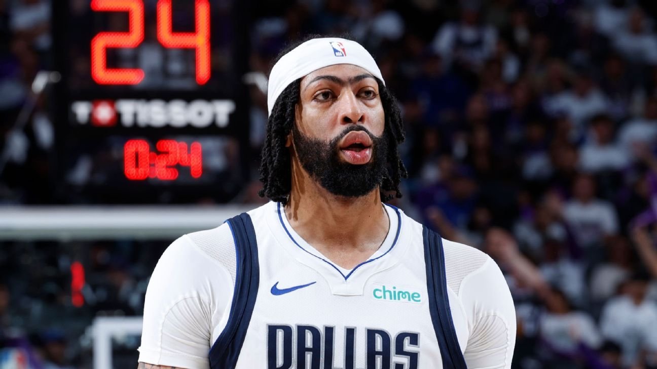 Sources - Mavs' Anthony Davis had surgery for detached retina
