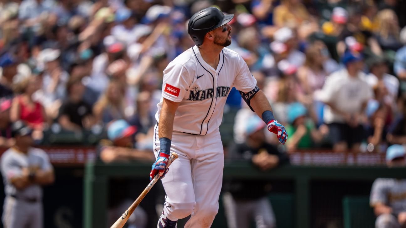 Raleigh ties Griffey's M's record with 35 homers before break