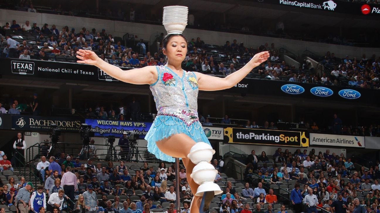 Red Panda injured during Commissioner's Cup performance